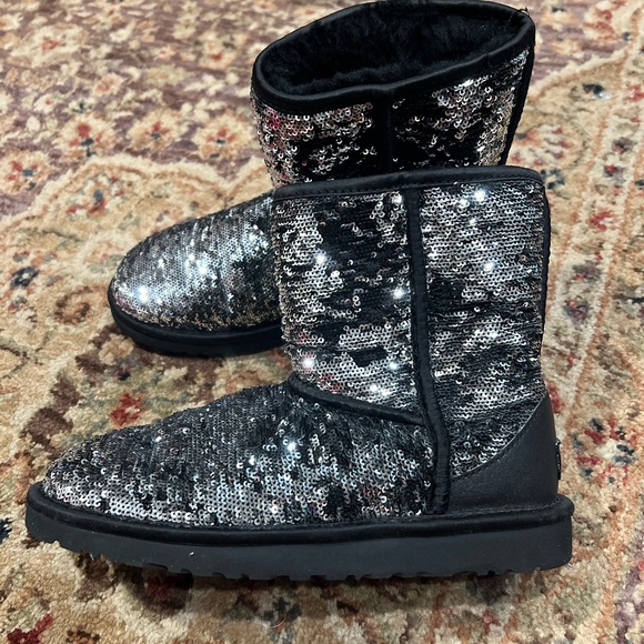 UGG boots - Picture 1 of 5